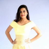Actress Shipra Gaur Hot in Yellow Deep Neck Shorts Photos | Picture 1486883