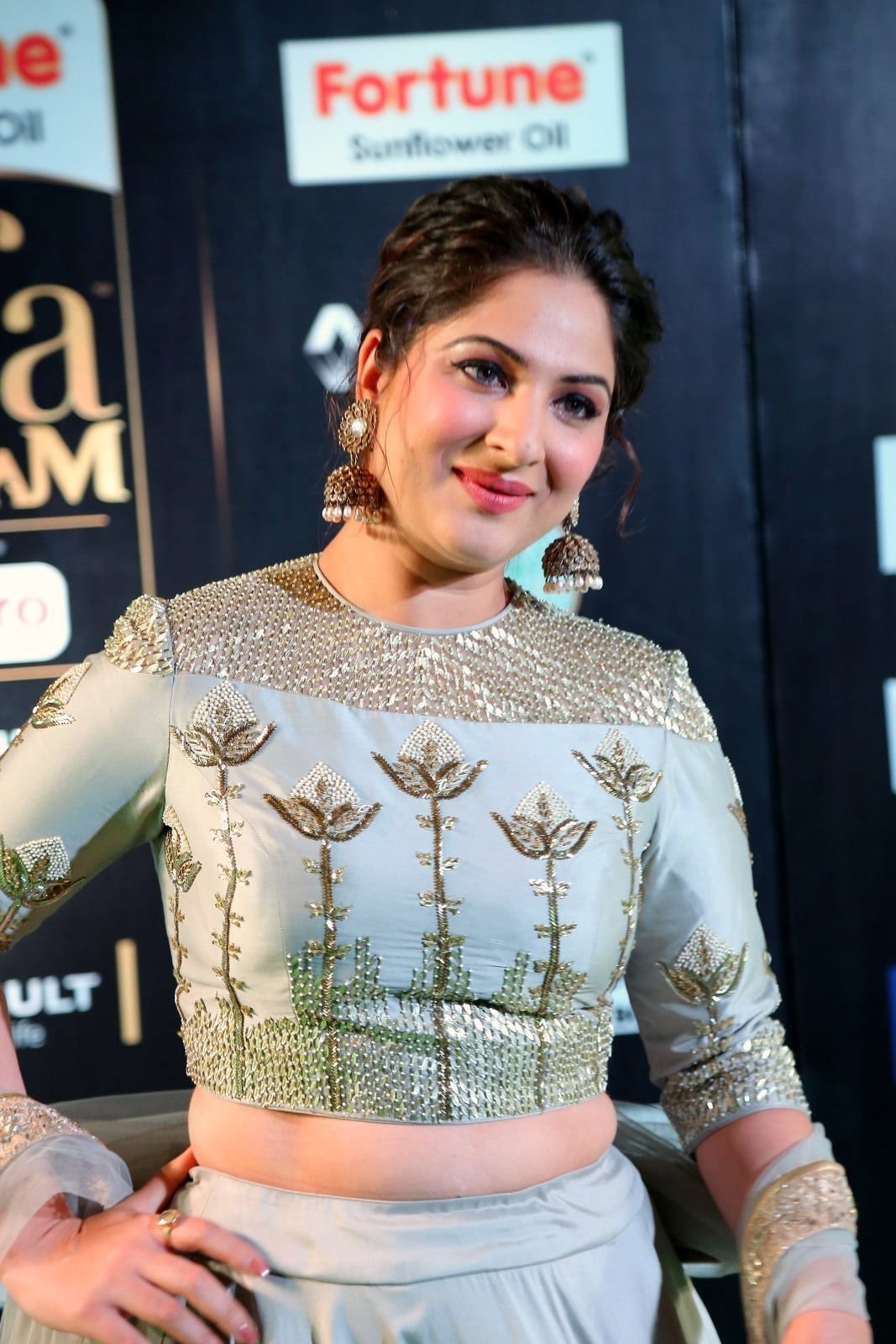 Gowri Munjal Hot at TSR TV9 National Film Awards Photos | Picture 1487911