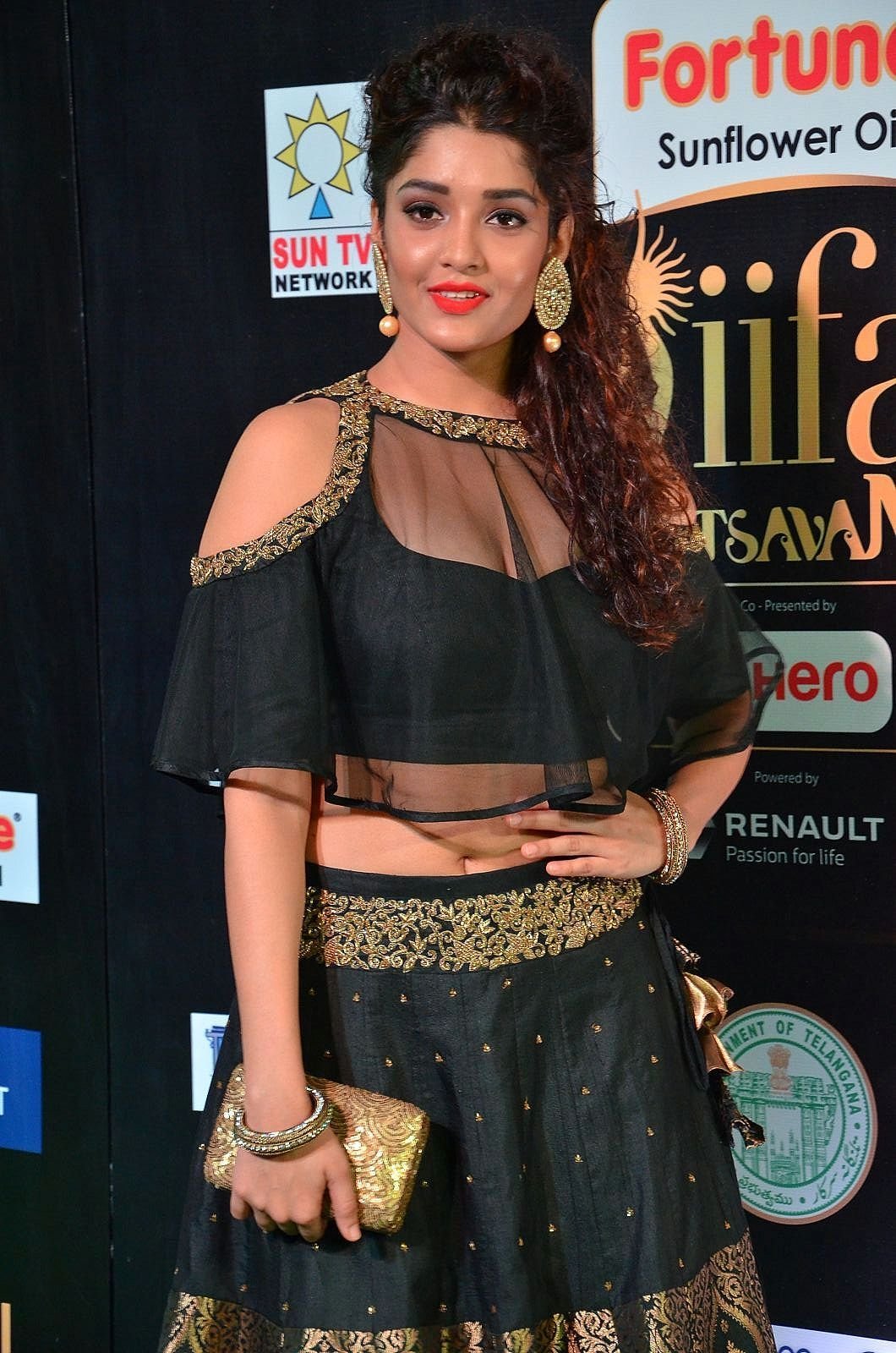 Ritika Singh at IIFA Utsavam Awards 2017 Photos | Picture 1489331