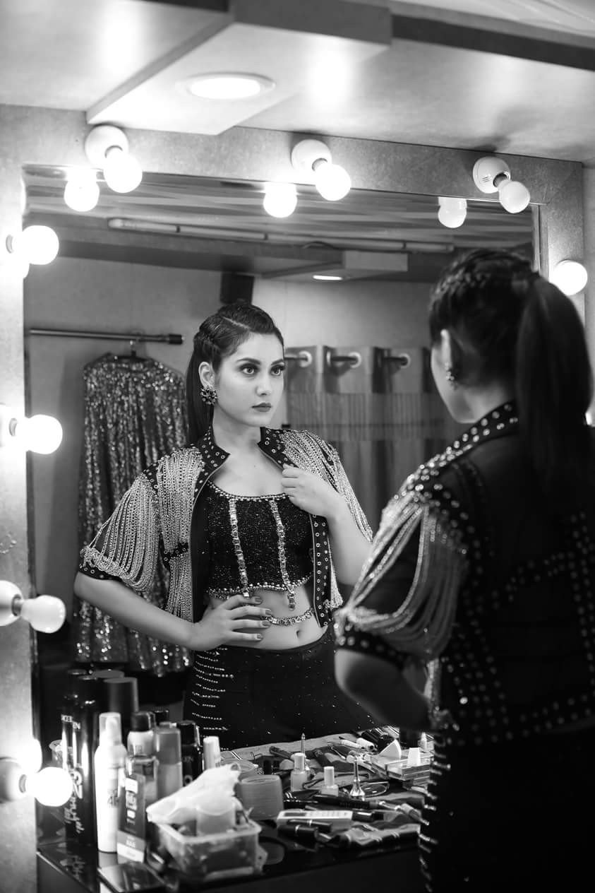 Raashi Khanna Backstage Photos at IIFA Awards 2017 | Picture 1489968