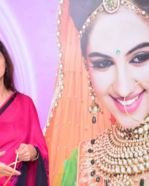 Actress Meenakshi Dixit launches Naturals Salon at Vijayawada  Photos | Picture 1543936