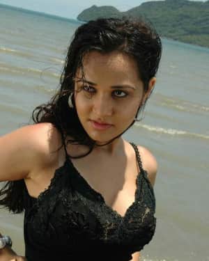 Nisha Kothari Hot Stills In O Ravana Lanka Movie | Picture 1546209