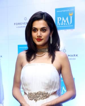 Taapsee Pannu launches Forevermark diamond collection in PMJ Jewels Photos | Picture 1546678