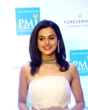 Taapsee Pannu launches Forevermark diamond collection in PMJ Jewels Photos | Picture 1546665