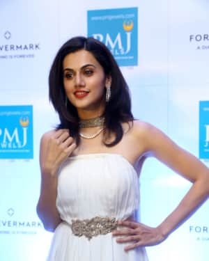 Taapsee Pannu launches Forevermark diamond collection in PMJ Jewels Photos | Picture 1546672