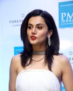 Taapsee Pannu launches Forevermark diamond collection in PMJ Jewels Photos | Picture 1546675