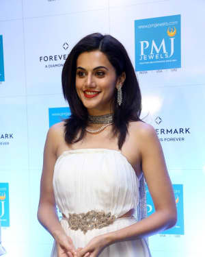 Taapsee Pannu launches Forevermark diamond collection in PMJ Jewels Photos | Picture 1546676
