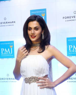 Taapsee Pannu launches Forevermark diamond collection in PMJ Jewels Photos | Picture 1546671