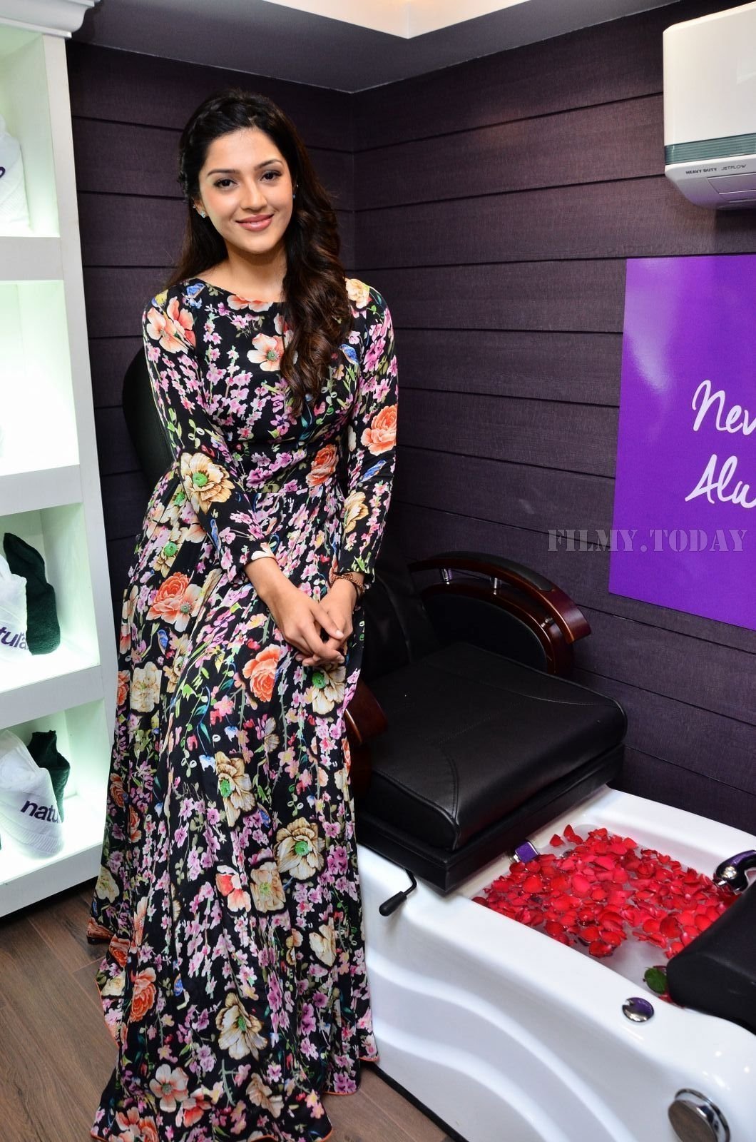 Actress Mehreen Pirzada Inaugurates Naturals Beauty Salon Stills | Picture 1538382