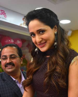 Actress Pragya Jaiswal Launches B NEW Mobile Store at Gajuwaka Photos | Picture 1525183