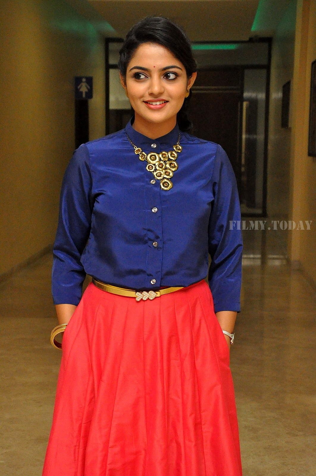 Actress Nikhila Vimal at Meda Meeda Abbayi Movie Pre Release Function Photos | Picture 1525558