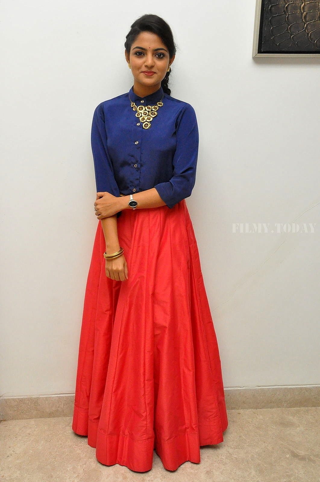 Actress Nikhila Vimal at Meda Meeda Abbayi Movie Pre Release Function Photos | Picture 1525543