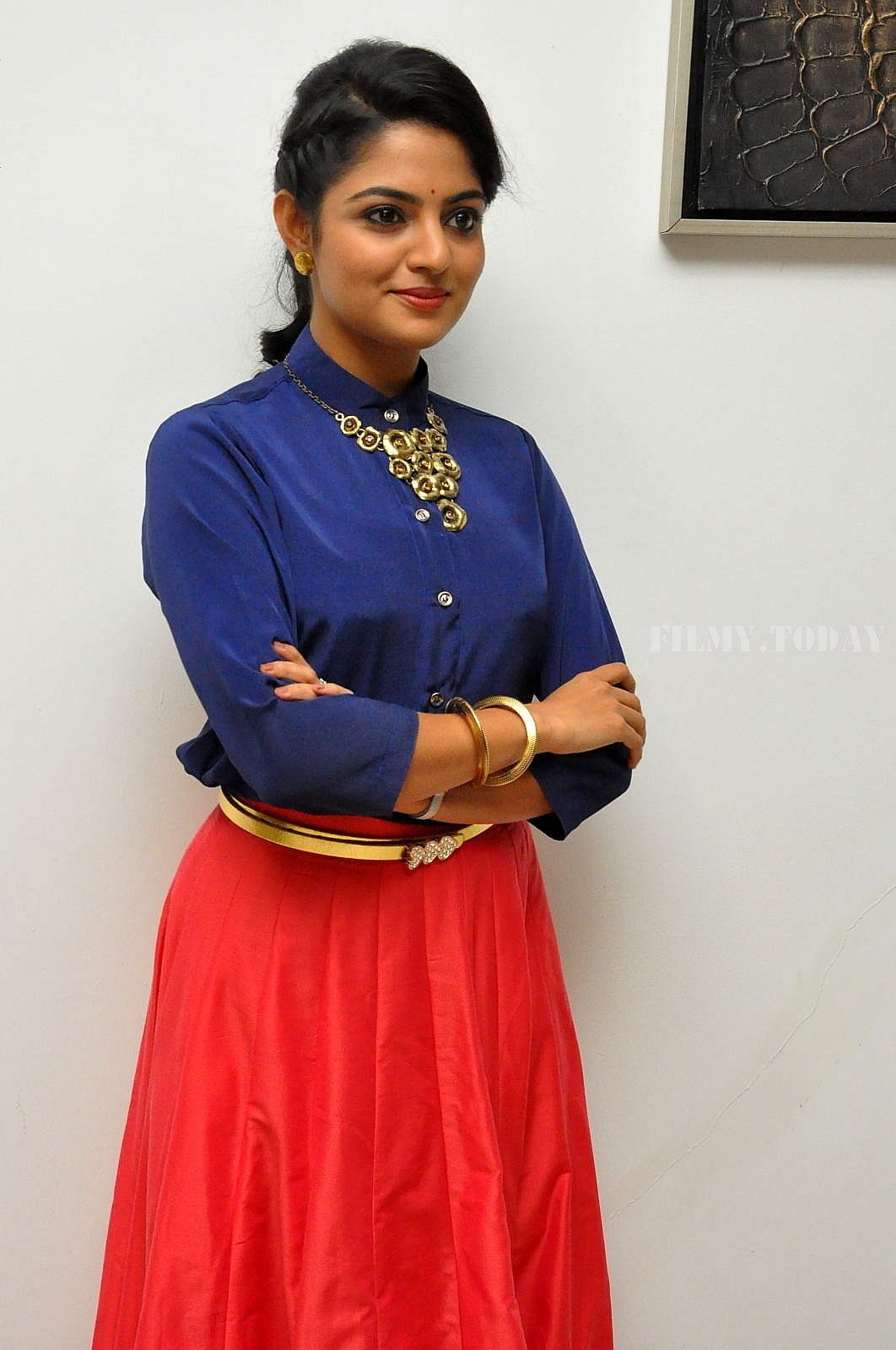 Actress Nikhila Vimal at Meda Meeda Abbayi Movie Pre Release Function Photos | Picture 1525546