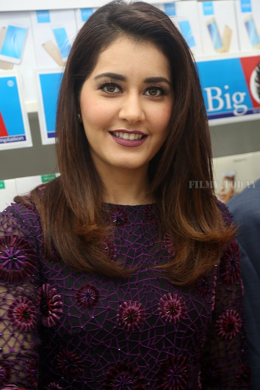 Actress Raashi Khanna Launches Big C Mobile Store at Kukatpally Photos | Picture 1527143