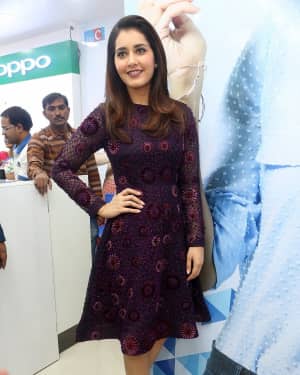 Actress Raashi Khanna Launches Big C Mobile Store at Kukatpally Photos | Picture 1527138