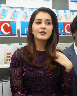 Actress Raashi Khanna Launches Big C Mobile Store at Kukatpally Photos | Picture 1527106