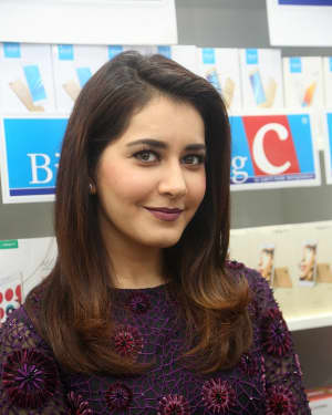 Actress Raashi Khanna Launches Big C Mobile Store at Kukatpally Photos | Picture 1527116