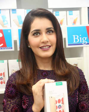 Actress Raashi Khanna Launches Big C Mobile Store at Kukatpally Photos | Picture 1527123