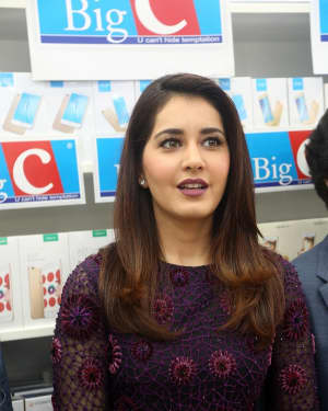 Actress Raashi Khanna Launches Big C Mobile Store at Kukatpally Photos | Picture 1527114