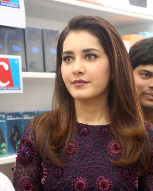 Actress Raashi Khanna Launches Big C Mobile Store at Kukatpally Photos | Picture 1527137