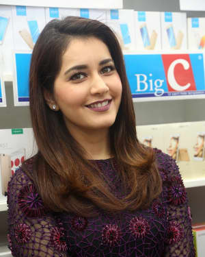 Actress Raashi Khanna Launches Big C Mobile Store at Kukatpally Photos | Picture 1527118