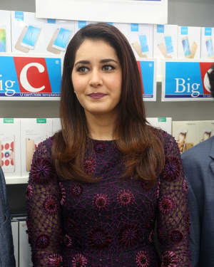 Actress Raashi Khanna Launches Big C Mobile Store at Kukatpally Photos | Picture 1527113