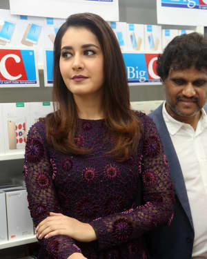 Actress Raashi Khanna Launches Big C Mobile Store at Kukatpally Photos | Picture 1527103