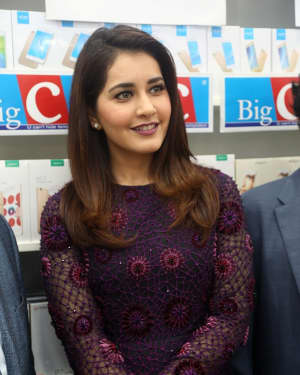 Actress Raashi Khanna Launches Big C Mobile Store at Kukatpally Photos | Picture 1527111