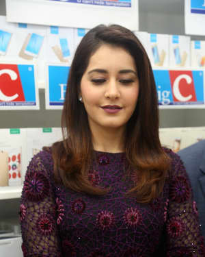 Actress Raashi Khanna Launches Big C Mobile Store at Kukatpally Photos | Picture 1527104