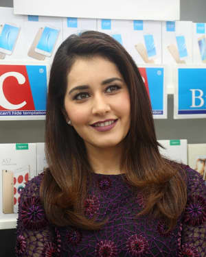 Actress Raashi Khanna Launches Big C Mobile Store at Kukatpally Photos | Picture 1527110