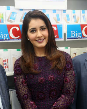 Actress Raashi Khanna Launches Big C Mobile Store at Kukatpally Photos | Picture 1527112