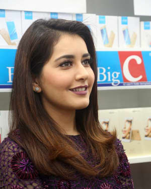 Actress Raashi Khanna Launches Big C Mobile Store at Kukatpally Photos | Picture 1527121