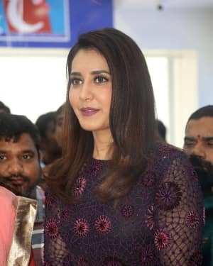 Actress Raashi Khanna Launches Big C Mobile Store at Kukatpally Photos | Picture 1527099