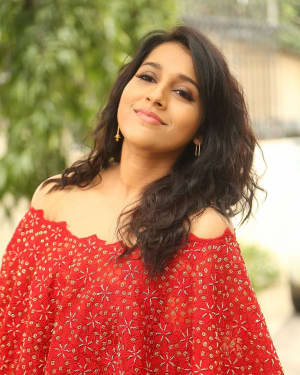Actress Rashmi Gautham at Next Nuvve Trailer Launch Photos | Picture 1528643