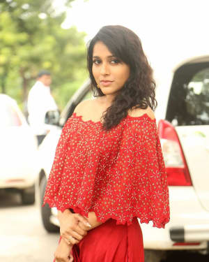 Actress Rashmi Gautham at Next Nuvve Trailer Launch Photos | Picture 1528623