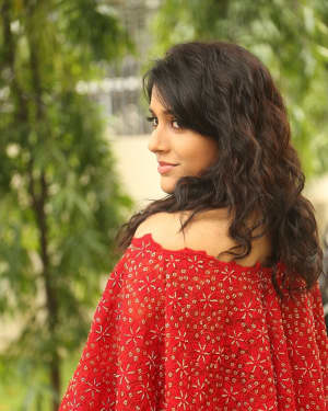 Actress Rashmi Gautham at Next Nuvve Trailer Launch Photos | Picture 1528637