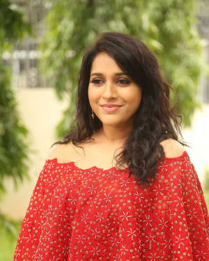 Actress Rashmi Gautham at Next Nuvve Trailer Launch Photos | Picture 1528632