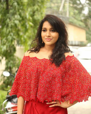 Actress Rashmi Gautham at Next Nuvve Trailer Launch Photos | Picture 1528645