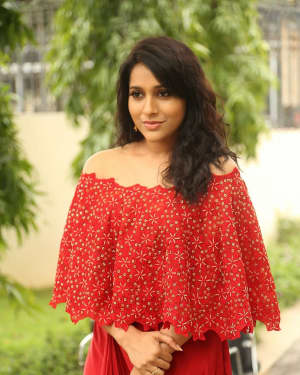 Actress Rashmi Gautham at Next Nuvve Trailer Launch Photos | Picture 1528627