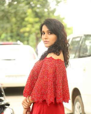 Actress Rashmi Gautham at Next Nuvve Trailer Launch Photos | Picture 1528624