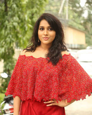 Actress Rashmi Gautham at Next Nuvve Trailer Launch Photos | Picture 1528644