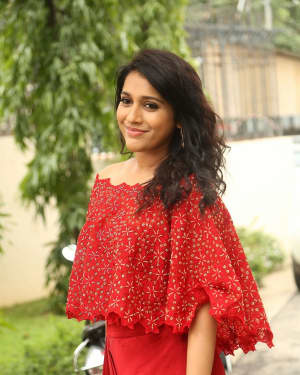 Actress Rashmi Gautham at Next Nuvve Trailer Launch Photos | Picture 1528661