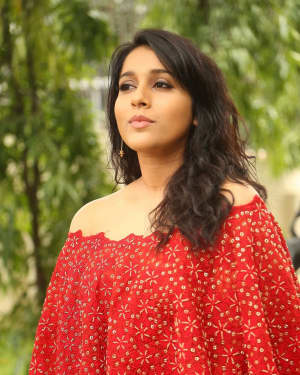 Actress Rashmi Gautham at Next Nuvve Trailer Launch Photos | Picture 1528636