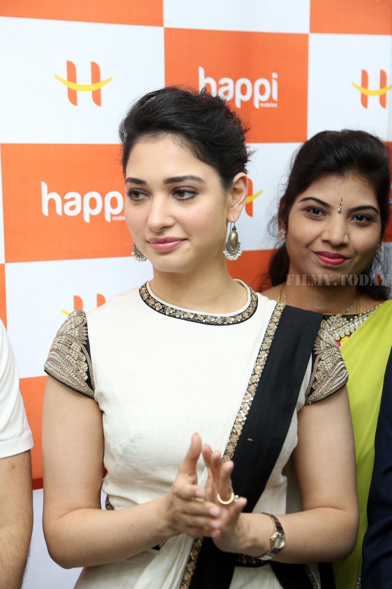 Photos: Tamanna Bhatia launches Happi Mobiles store | Picture 1577258