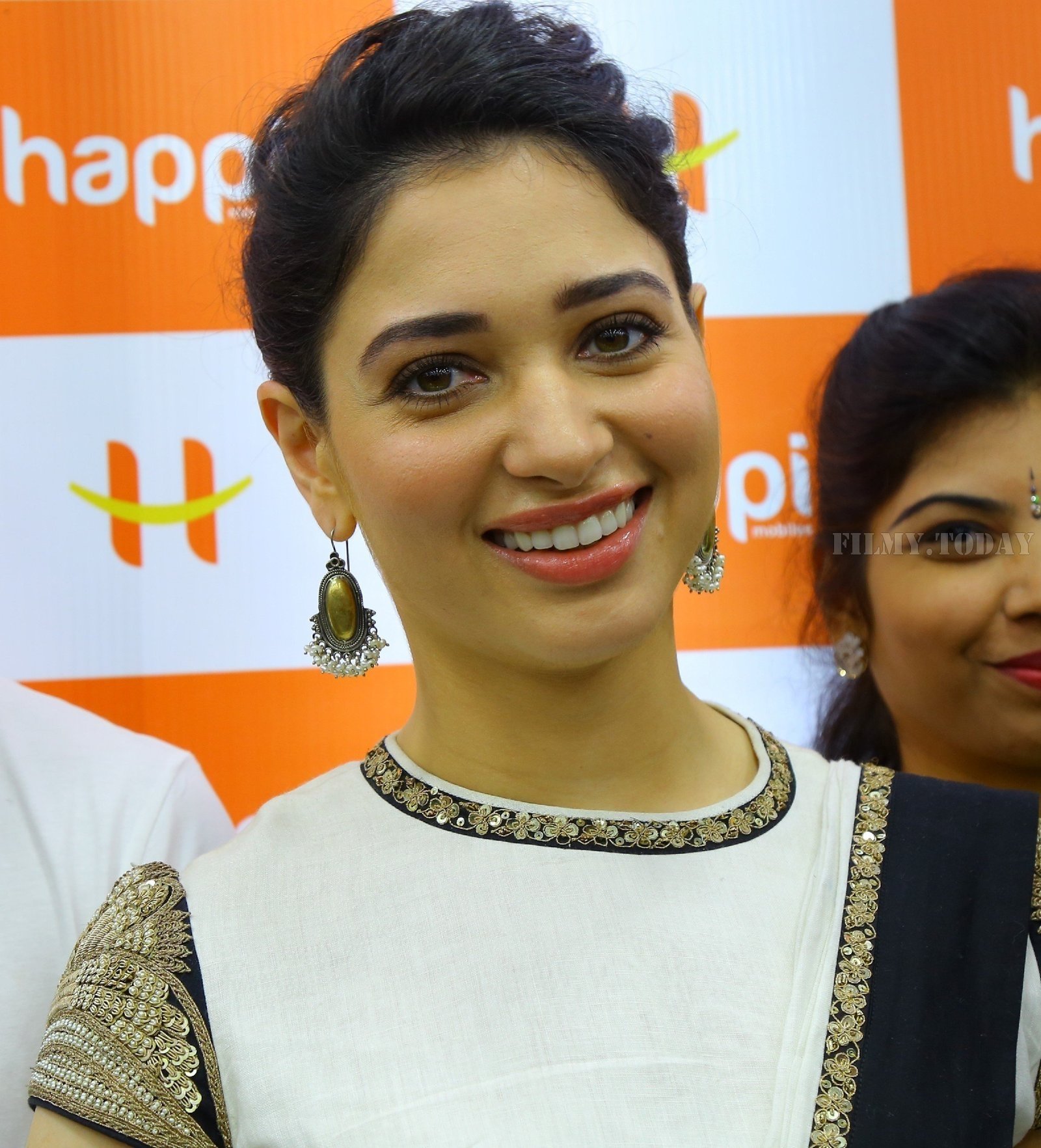 Photos: Tamanna Bhatia launches Happi Mobiles store | Picture 1577274