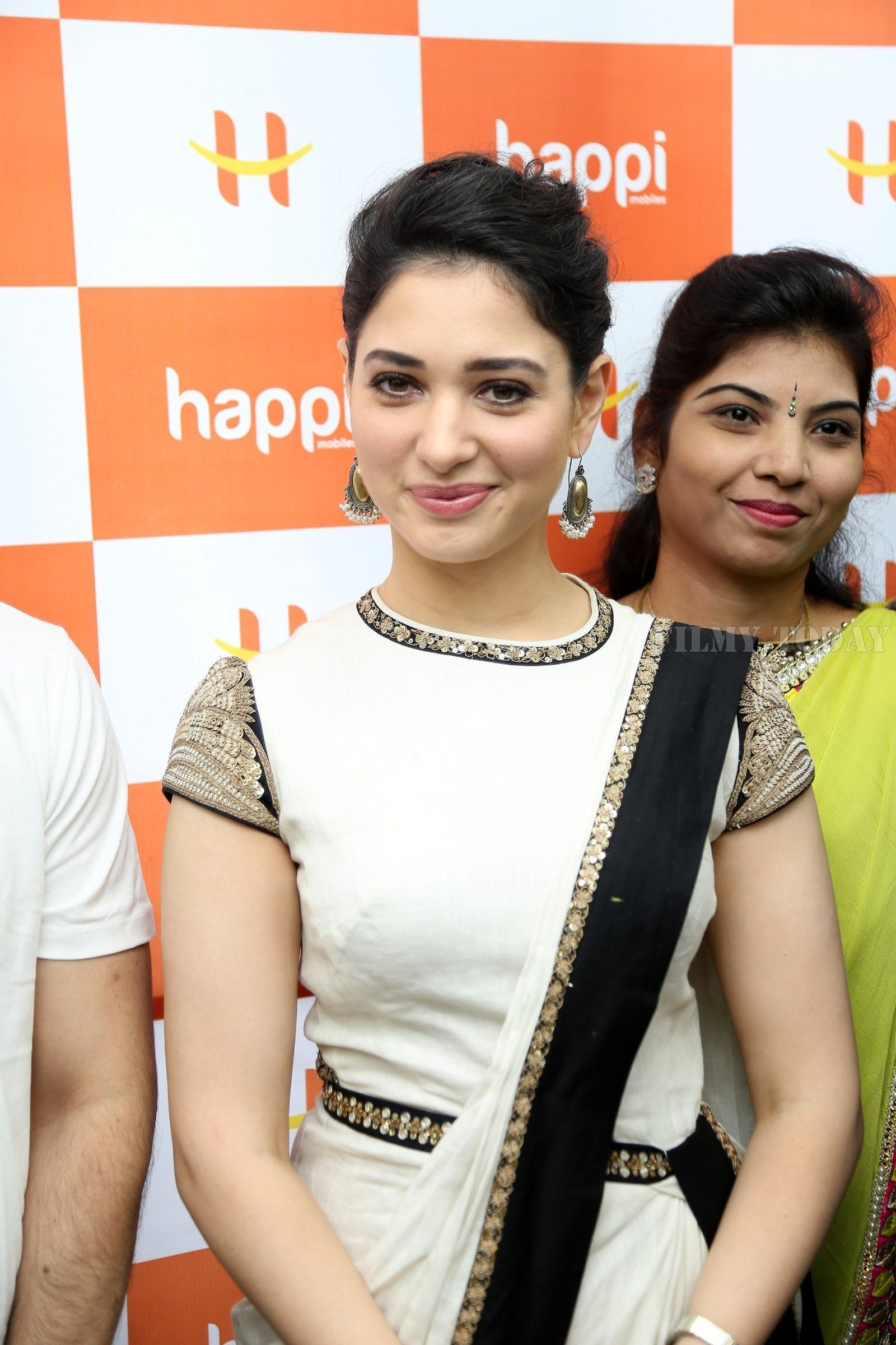 Photos: Tamanna Bhatia launches Happi Mobiles store | Picture 1577263