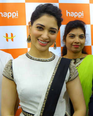 Photos: Tamanna Bhatia launches Happi Mobiles store | Picture 1577272