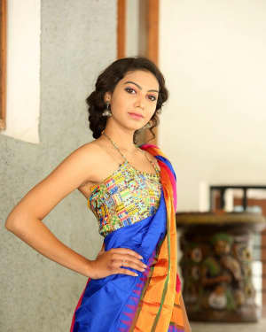 Actress Simran Hot in Saree Photos | Picture 1591947
