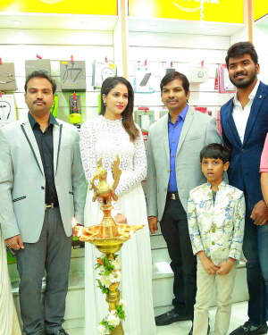 Happi Mobiles Grand Store Launch at Dilsukhnagar Photos