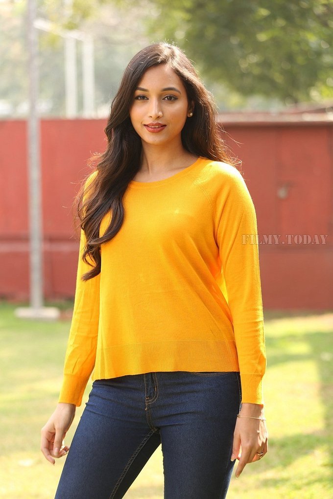 picture-1618435-srinidhi-shetty-kgf-telugu-version-success-meet-photos